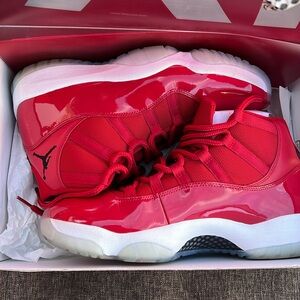 Like New! Worn once. Air Jordan 11 Retro